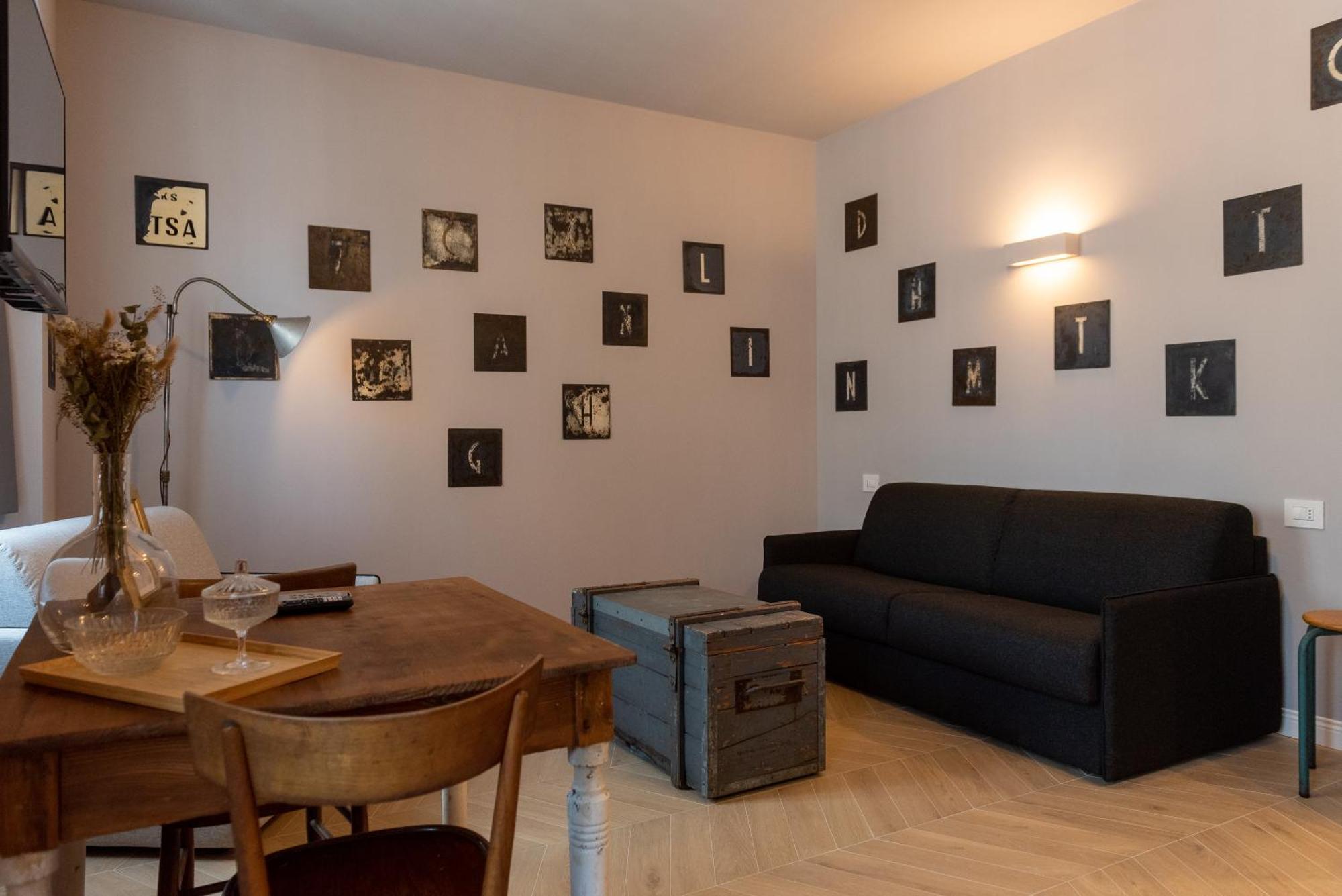 Regina Boutique Suites ตรีเอสเต ภายนอก รูปภาพ