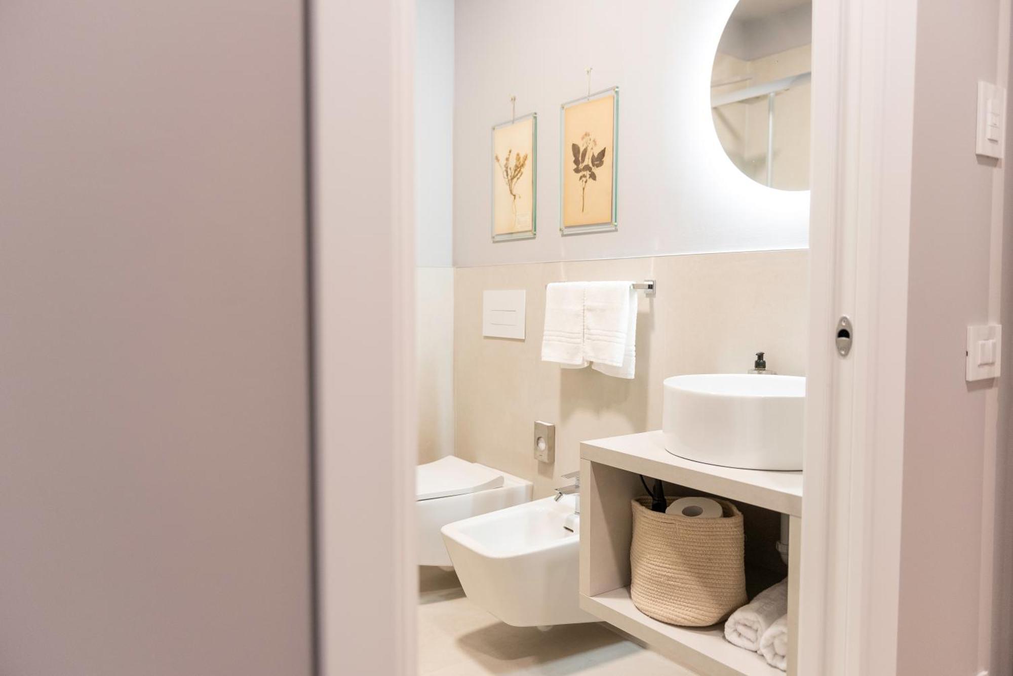 Regina Boutique Suites ตรีเอสเต ภายนอก รูปภาพ
