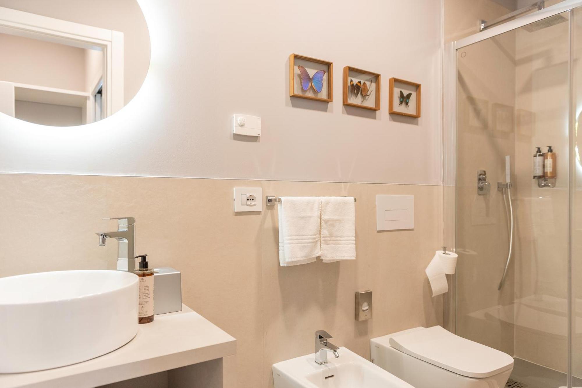 Regina Boutique Suites ตรีเอสเต ภายนอก รูปภาพ