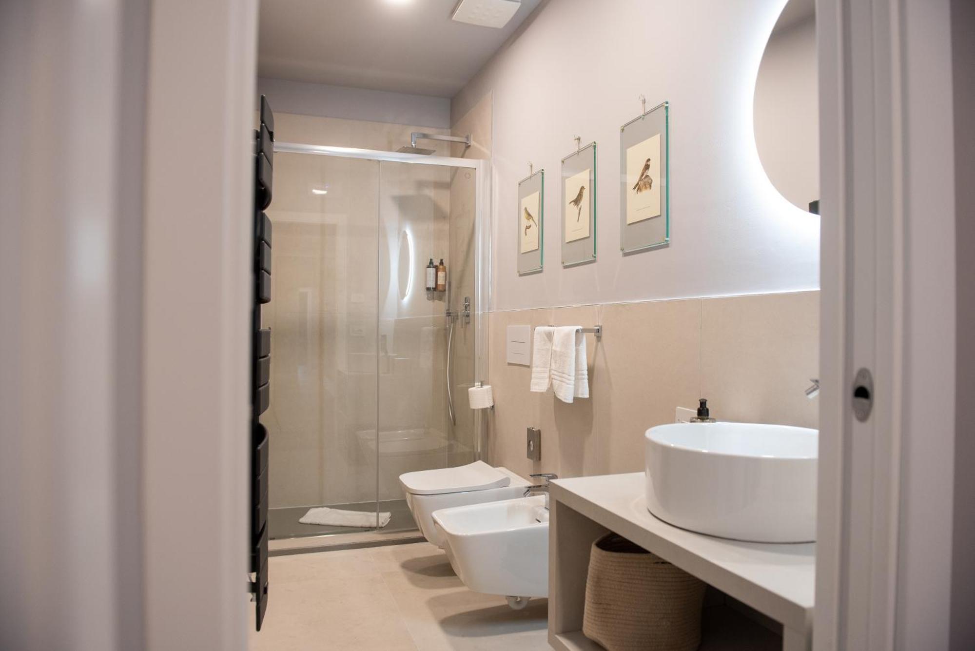 Regina Boutique Suites ตรีเอสเต ภายนอก รูปภาพ