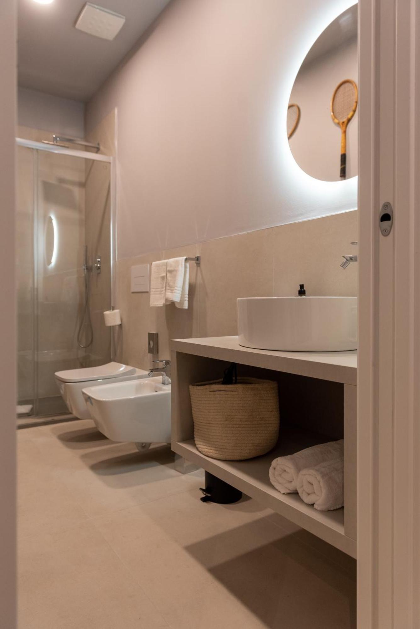 Regina Boutique Suites ตรีเอสเต ภายนอก รูปภาพ
