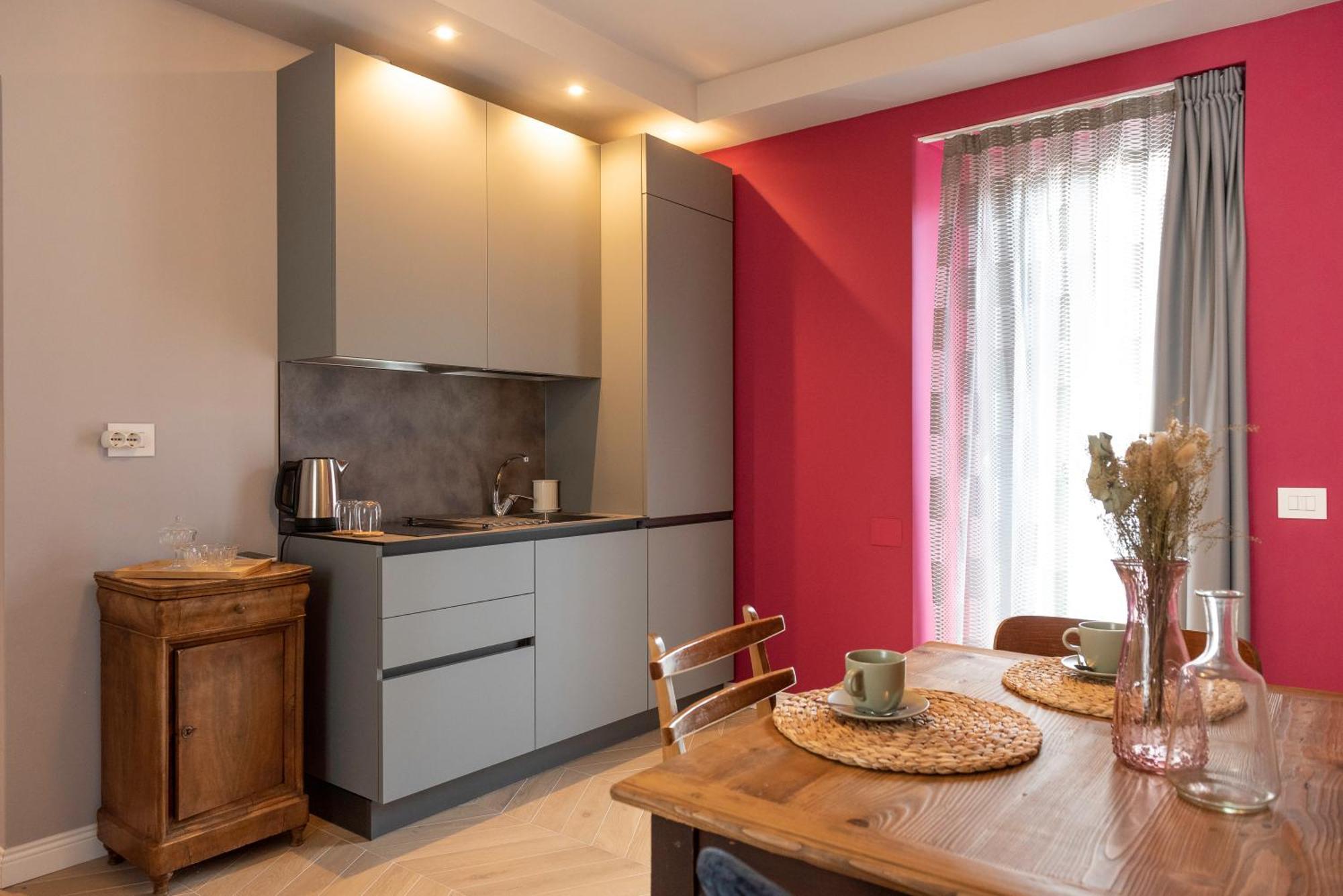 Regina Boutique Suites ตรีเอสเต ภายนอก รูปภาพ