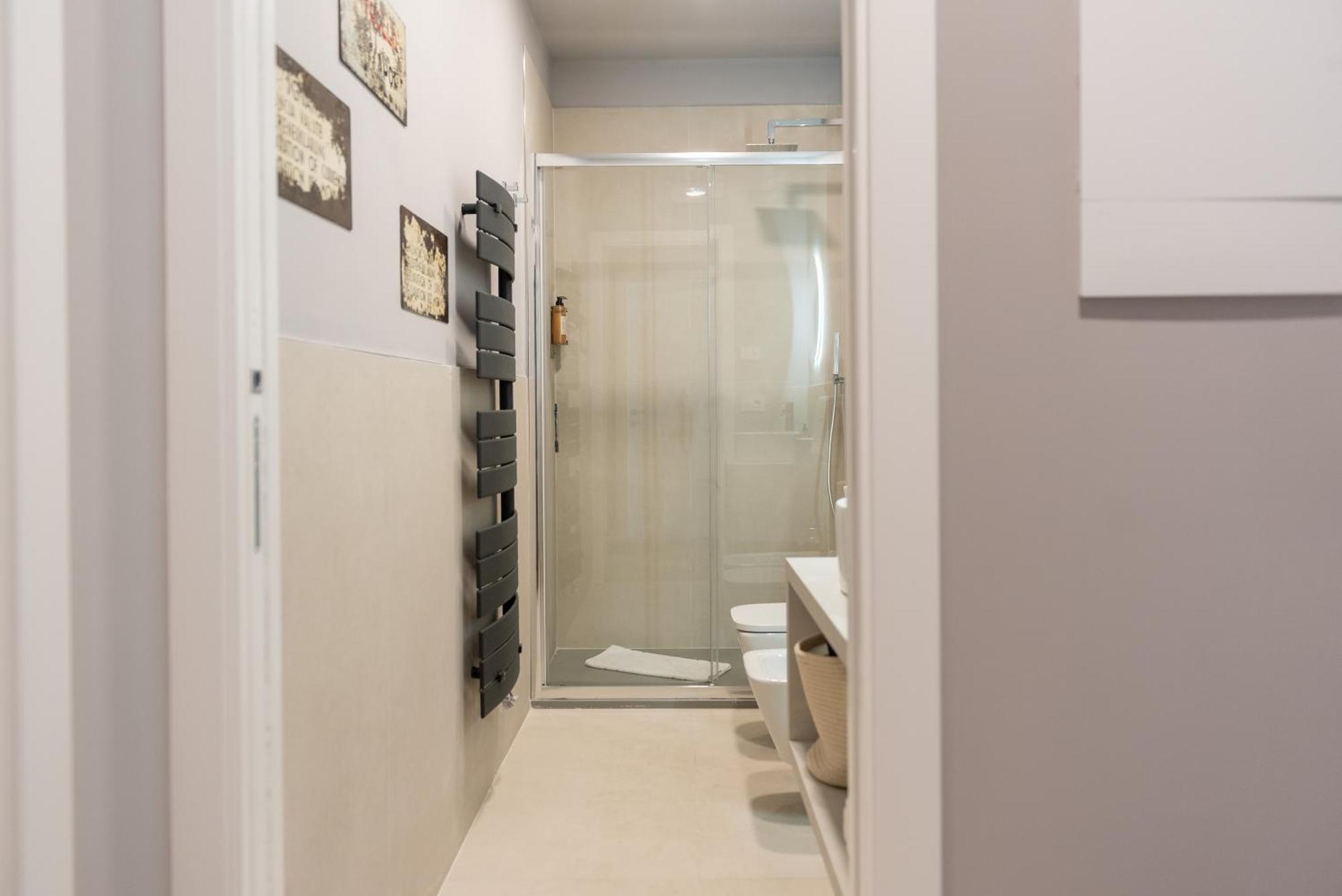 Regina Boutique Suites ตรีเอสเต ภายนอก รูปภาพ