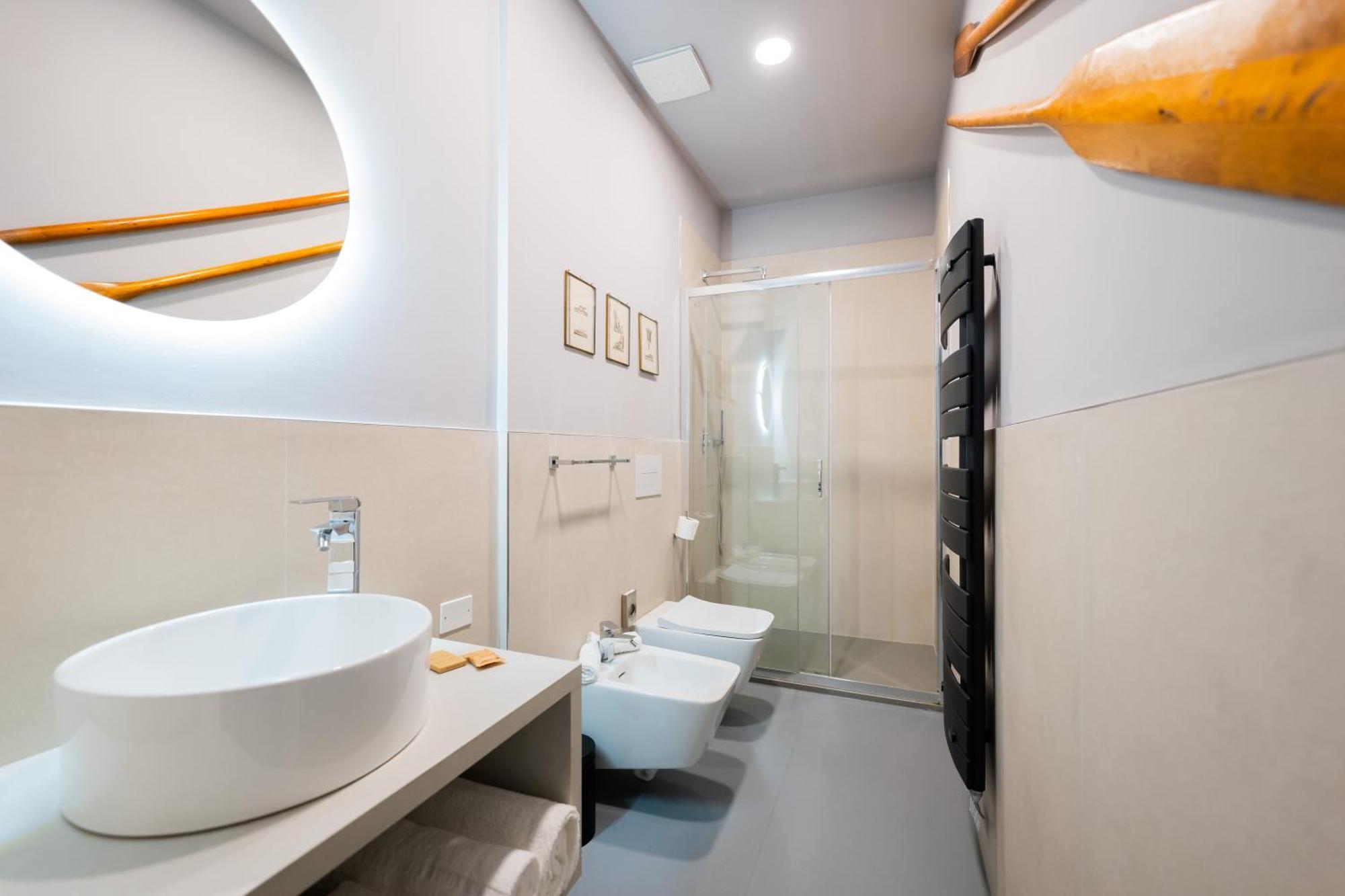 Regina Boutique Suites ตรีเอสเต ภายนอก รูปภาพ